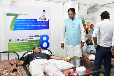 મેગા બ્લડ ડોનેશનનું ઋષિકેશ પટેલે રાજ્યવ્યાપી કરાવ્યો પ્રારંભ