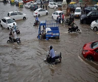 અમદાવાદમાં ગત રાત્રિથી એકધારો વરસાદ